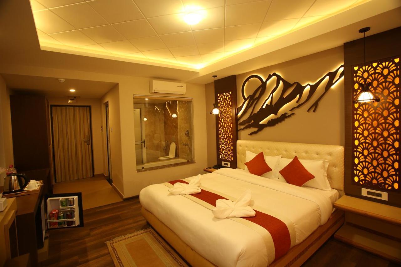 Hotel White Himal Похара Екстериор снимка