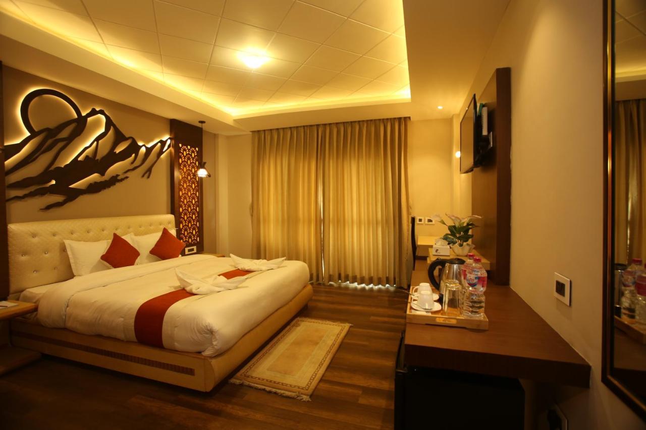 Hotel White Himal Похара Екстериор снимка