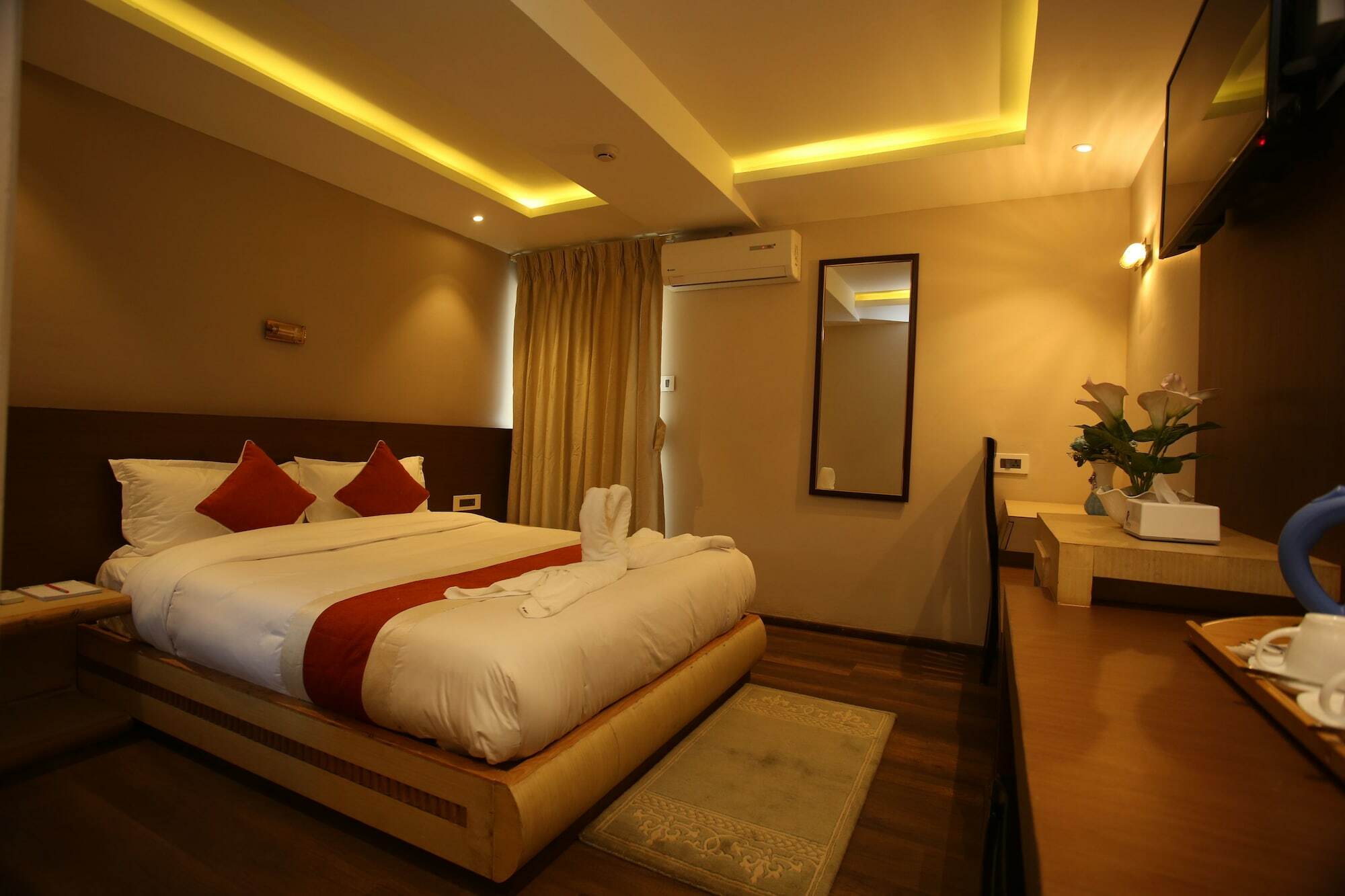 Hotel White Himal Похара Екстериор снимка