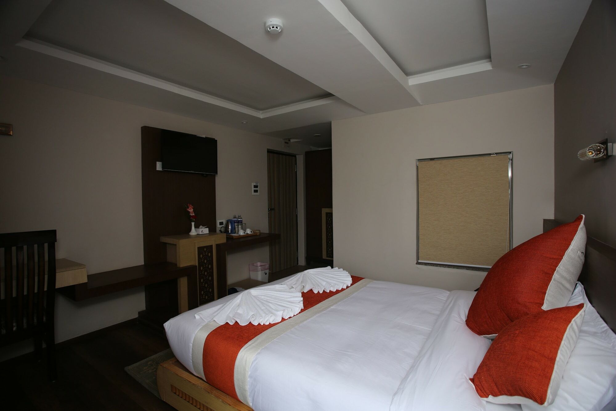 Hotel White Himal Похара Екстериор снимка